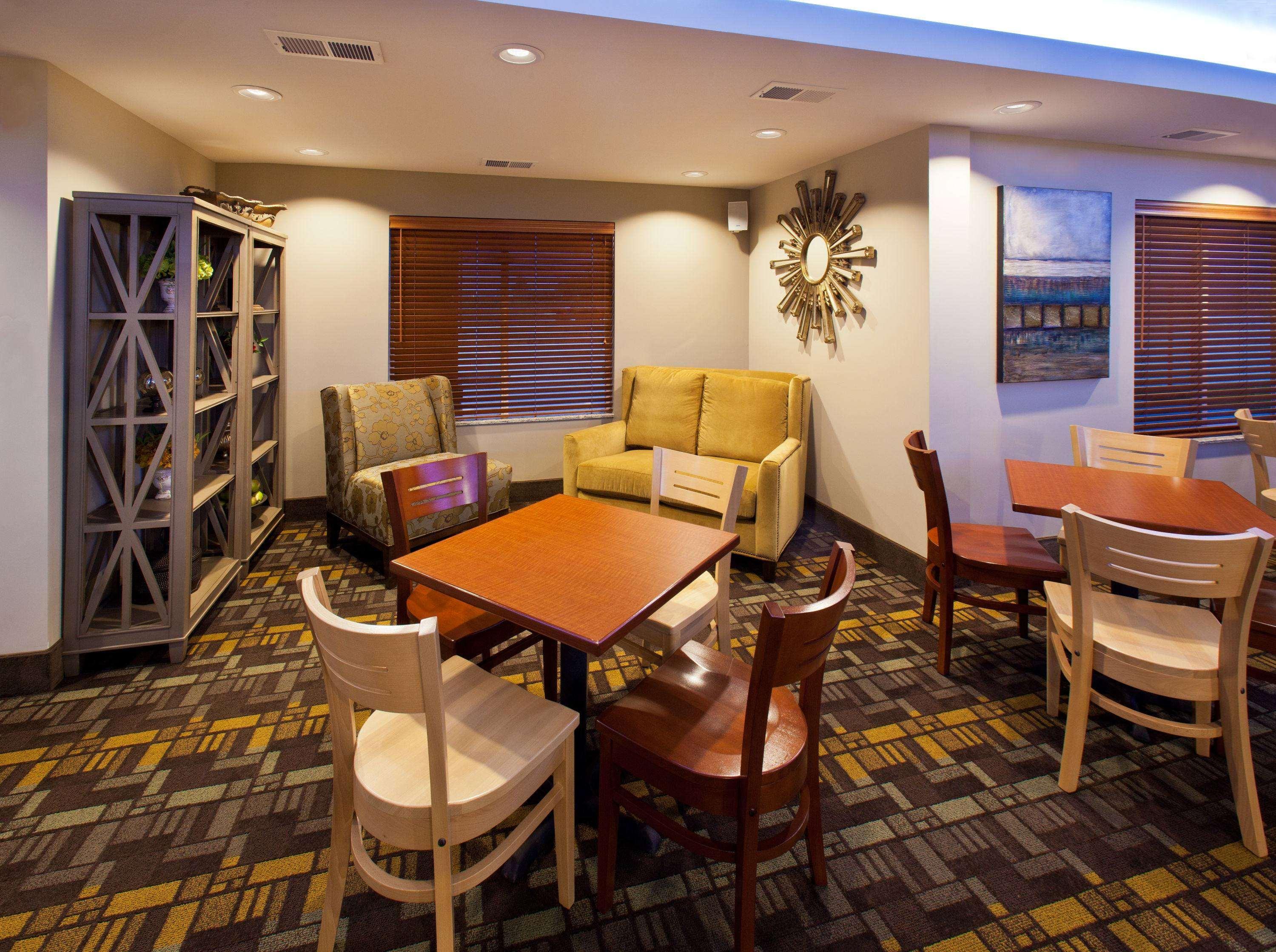 Americinn By Wyndham Fairfield Extérieur photo