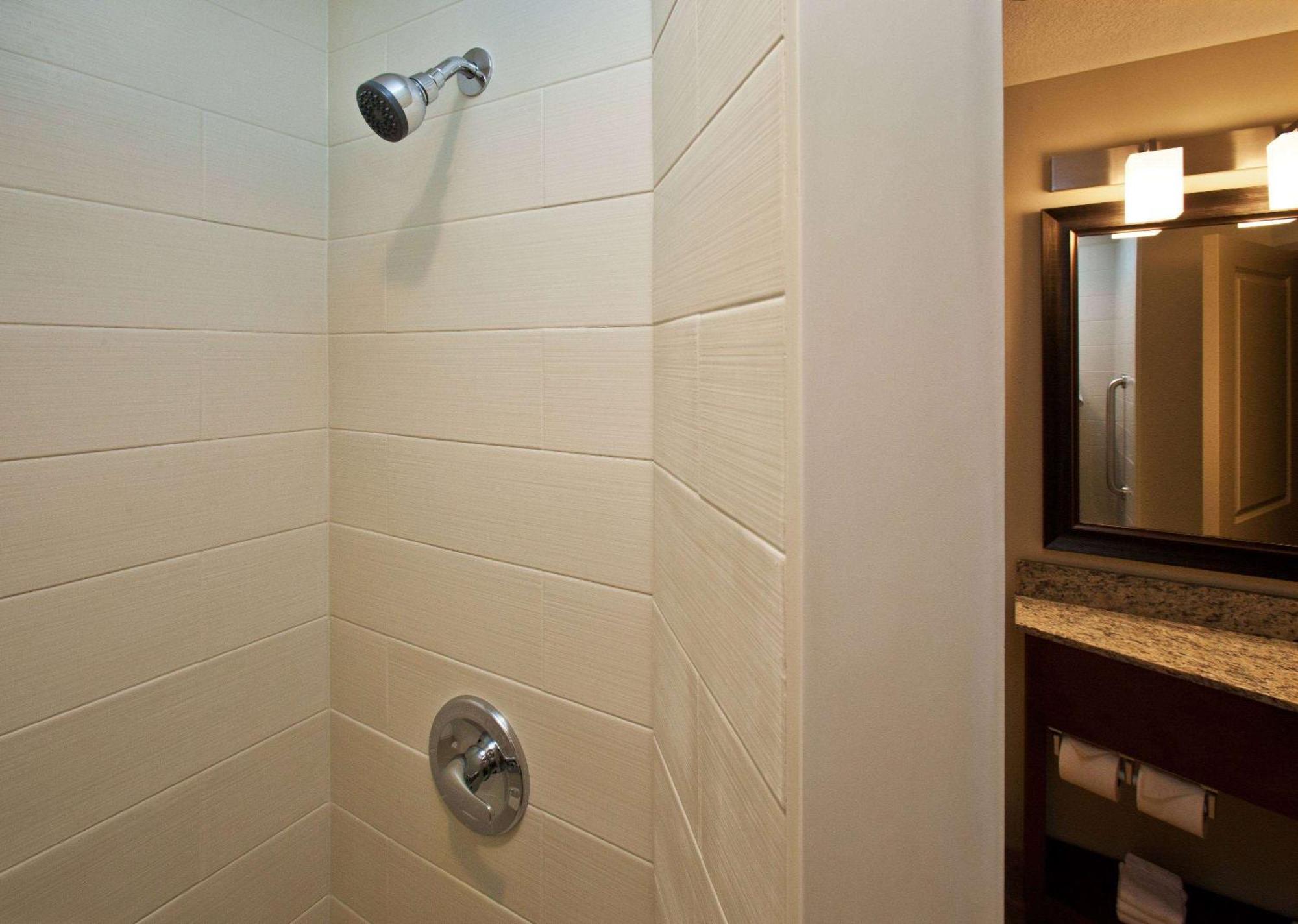Americinn By Wyndham Fairfield Extérieur photo